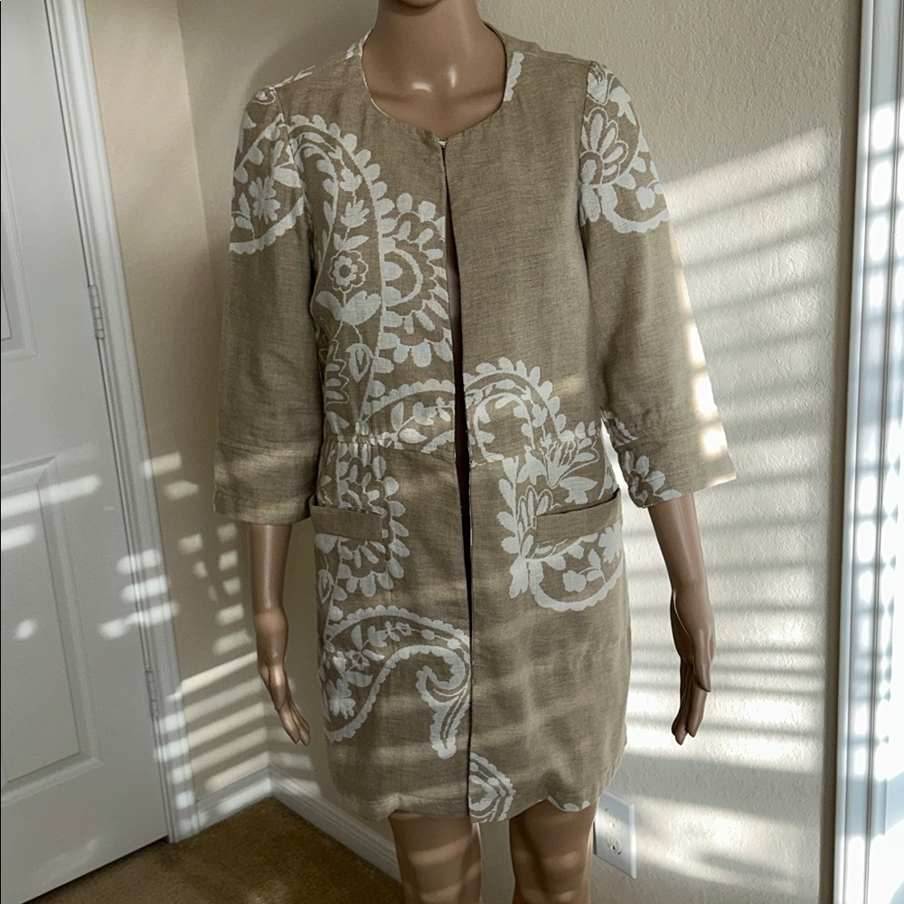 Versatile CHICO’S Linen Beige and White Floral Tunic, Blazer, or Jacket, Size 0. - Picture 1 of 13